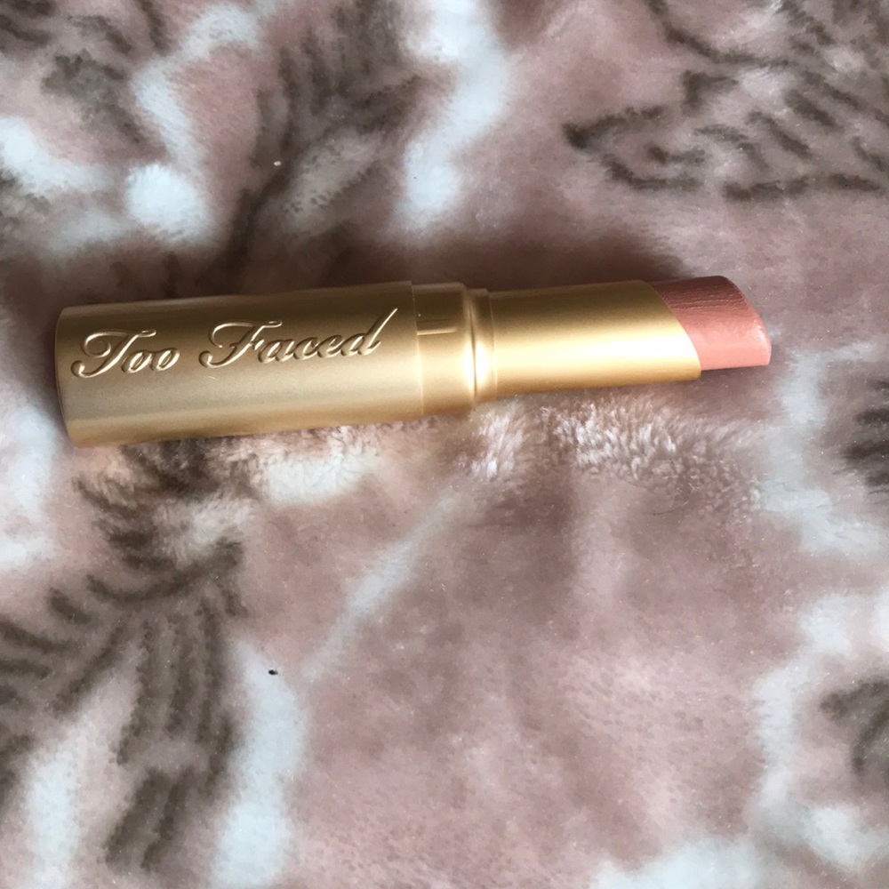 Too faced la créme lipstick: Topless